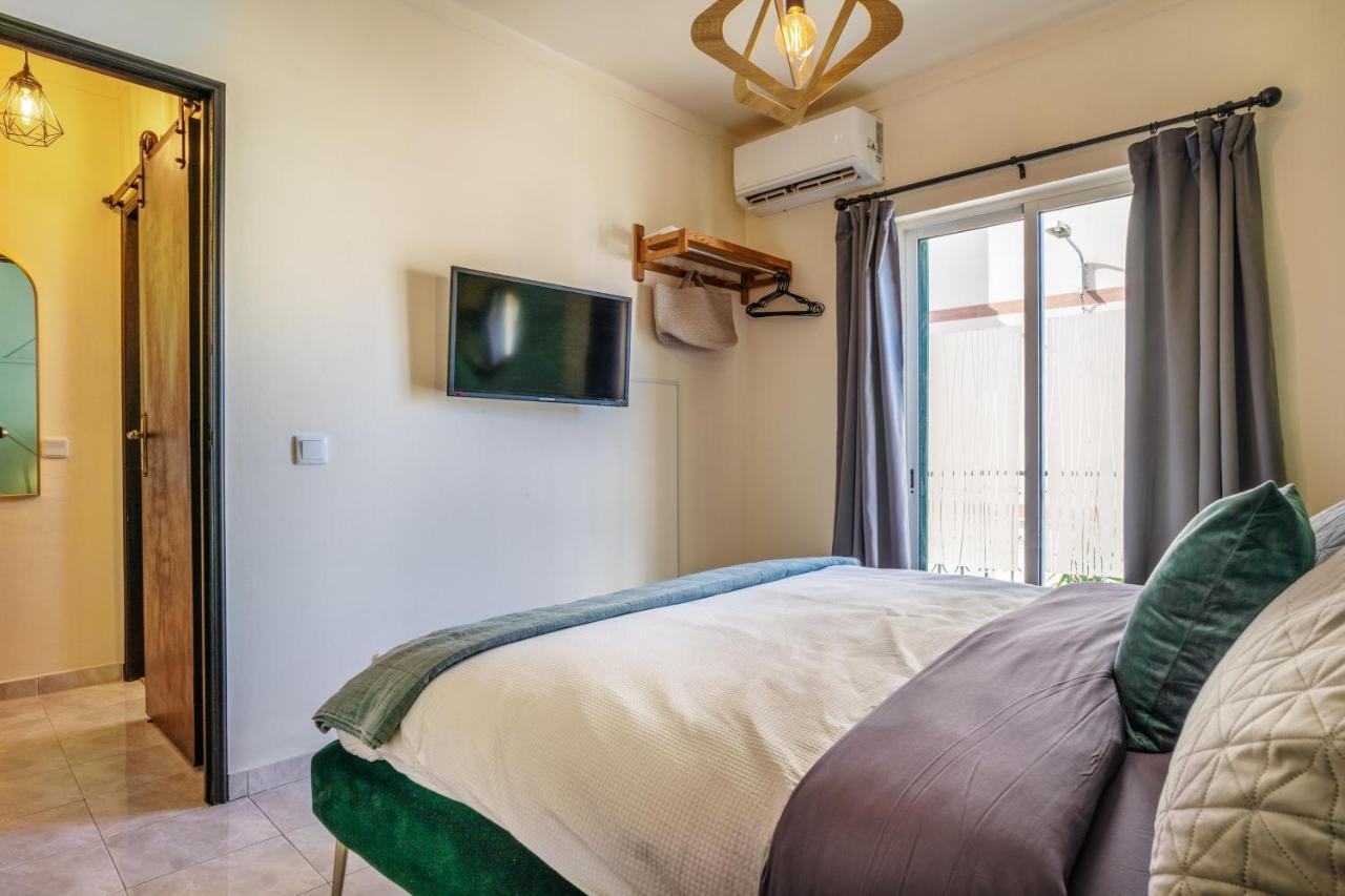 Arty Vintage Townhouse With Rooftop Shower & Sun Loungers Olhão Exteriör bild